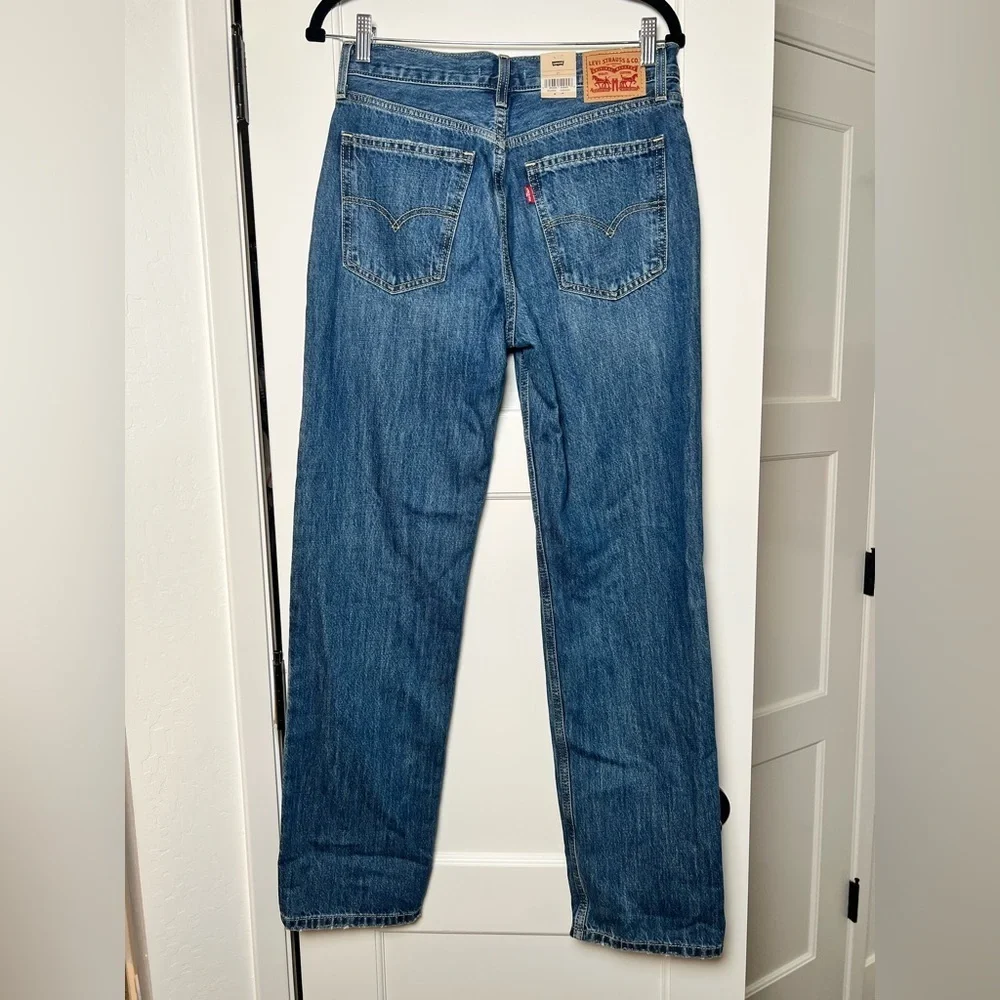 NWT Levi's Low Pro Distressed Jeans, Size 27